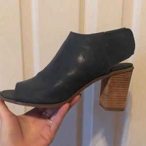 Casual teal/grey heel booties!